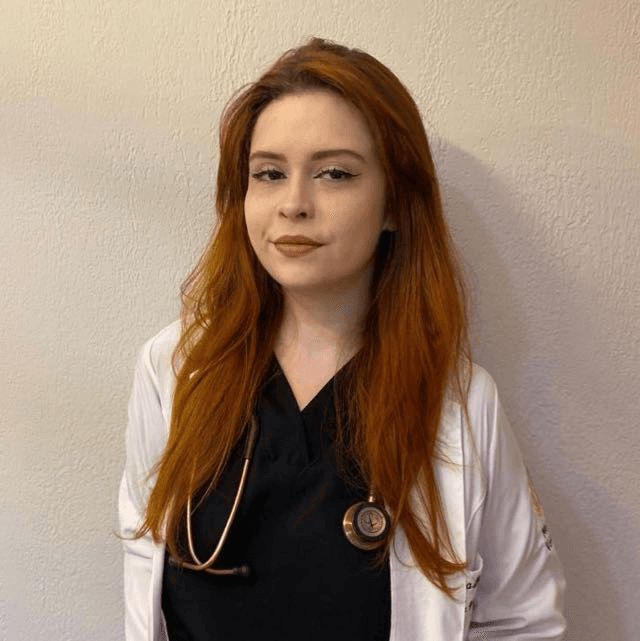 Dra. Ana Reis realizando fisioterapia veterinária a domicílio em Santos SP